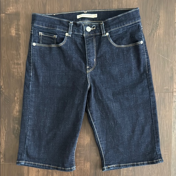 LEVI'S DENIM JEAN SHORTS CLASSIC BERMUDA STRAIGHT LEG DARK WASH SIZE 28 - Picture 1 of 8